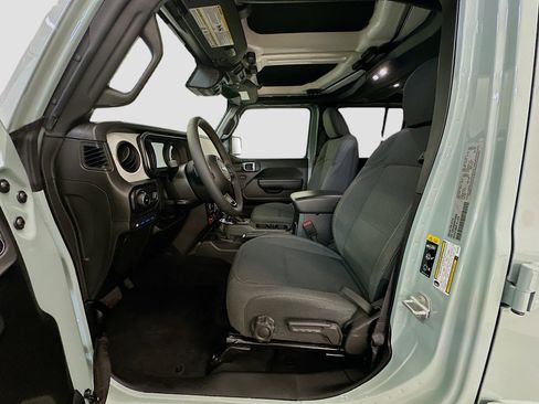 Used 2024 Jeep Wrangler Willys image 13