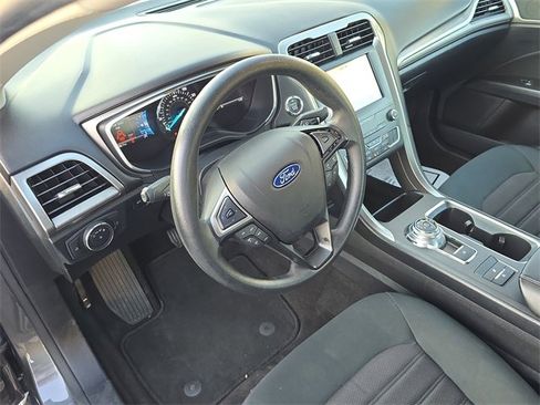 Used 2020 Ford Fusion SE image 17
