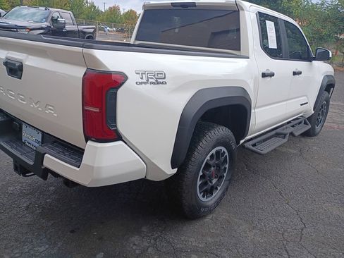 Used 2024 Toyota Tacoma TRD Off-Road AWD/4WD image 4