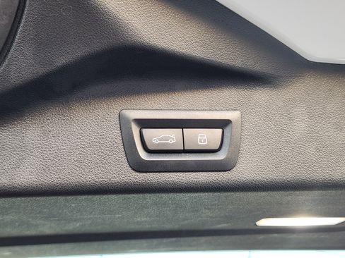 Used 2024 BMW X5 xDrive50e image 43