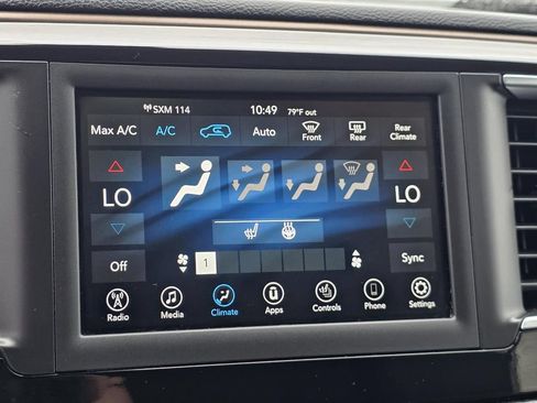 Used 2019 Chrysler Pacifica Touring-L FWD image 17
