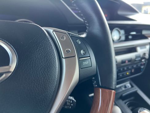 Used 2013 Lexus ES 300h image 18