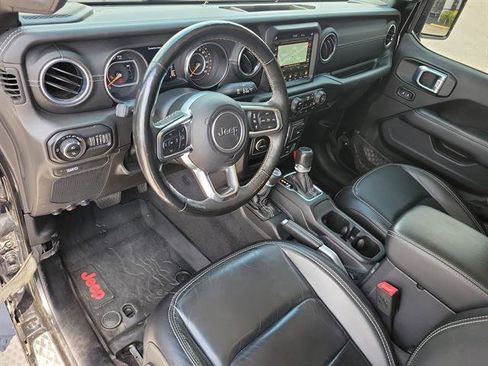 Used 2020 Jeep Gladiator Overland AWD/4WD image 2