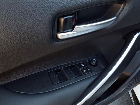 Certified 2025 Toyota Corolla SE image 17