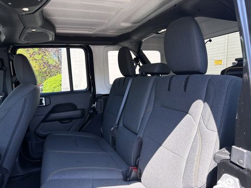 Certified 2025 Jeep Wrangler Sahara AWD/4WD image 11