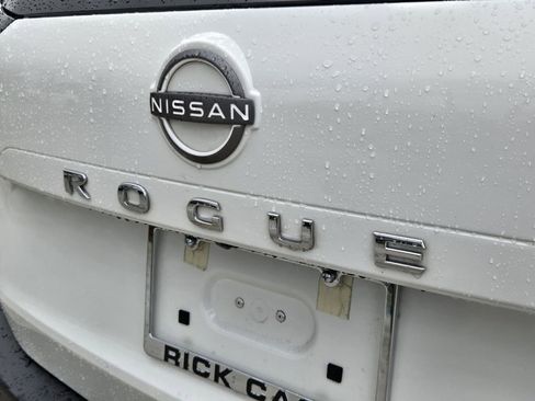 Used 2023 Nissan Rogue S image 13