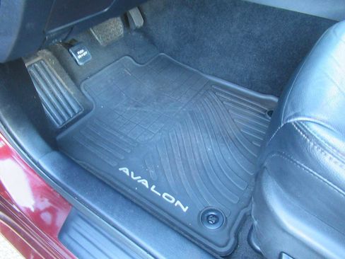 Used 2015 Toyota Avalon XLE Premium image 18