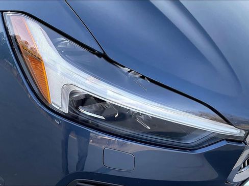 Used 2023 Volvo XC60 T8 Plus image 31