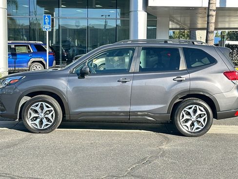 Used 2023 Subaru Forester Premium image 9