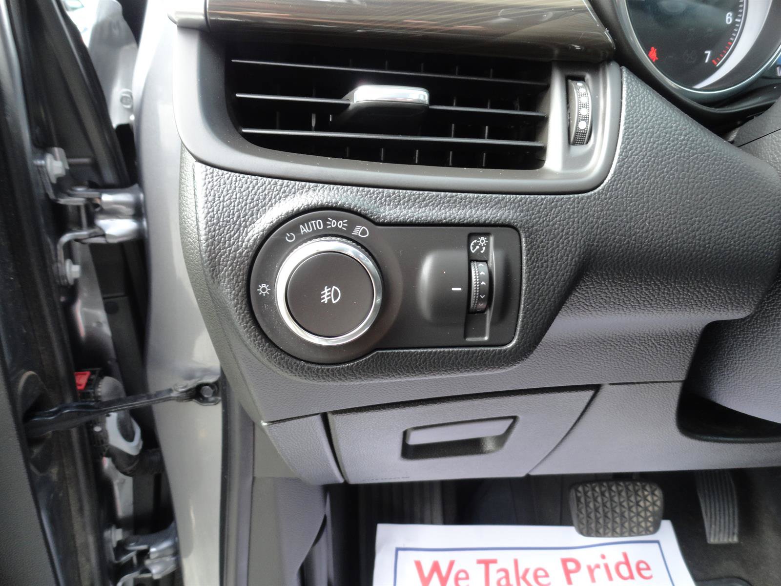 Used 2019 Buick Envision Essence AWD/4WD image 11