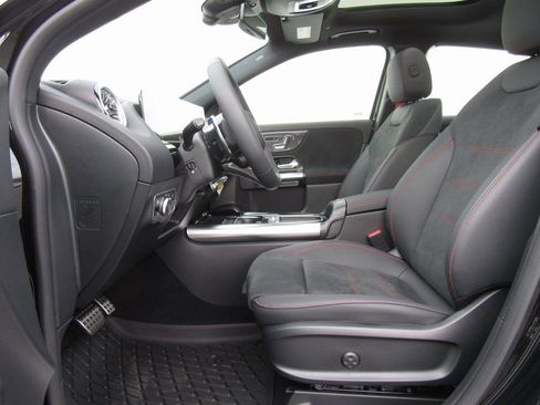 New 2025 Mercedes-Benz GLA 35 AMG 4MATIC image 13