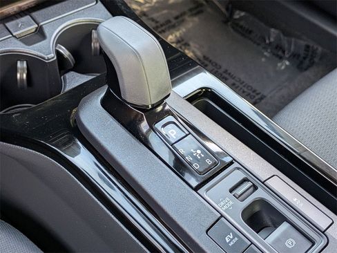 Used 2025 Toyota Prius LE image 18