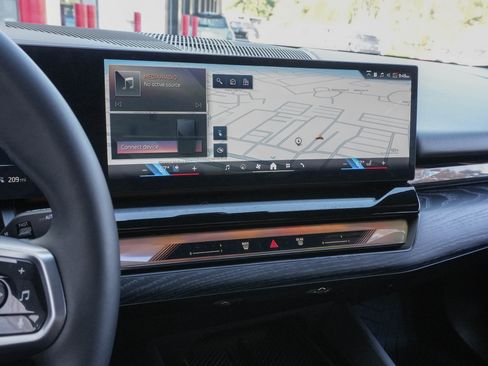 Used 2024 BMW i5 eDrive40i w/ Executive Package RWD image 22