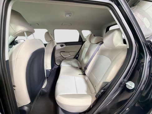Used 2024 Kia Soul LX FWD image 23