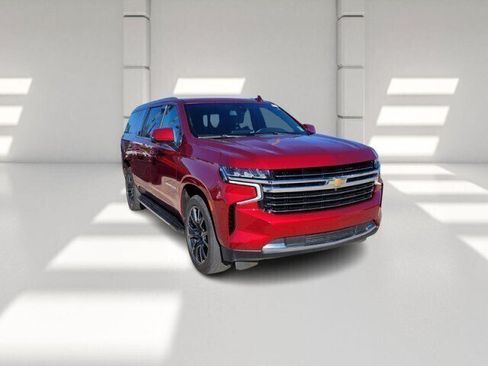 Used 2021 Chevrolet Suburban LT w/ LT Signature Package RWD image 3