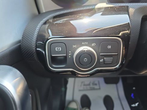 Used 2025 Mercedes-Benz CLA 250 image 35