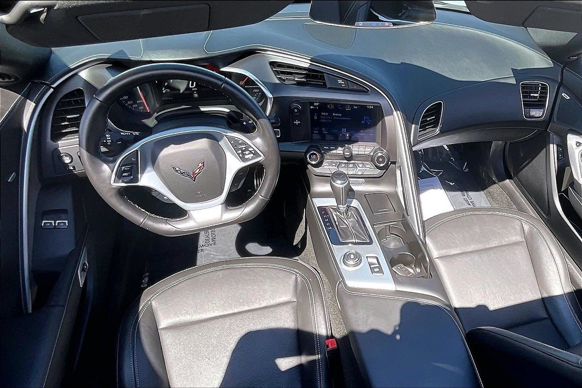 Used 2019 Chevrolet Corvette Stingray Coupe w/ Carbon Flash Badge Package RWD image 17