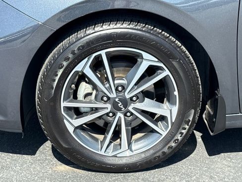 Used 2023 Kia Forte LXS w/ LXS Technology Package FWD image 5
