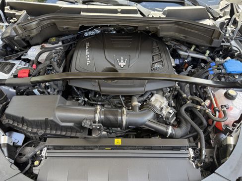 Certified 2025 Maserati Grecale Modena image 9