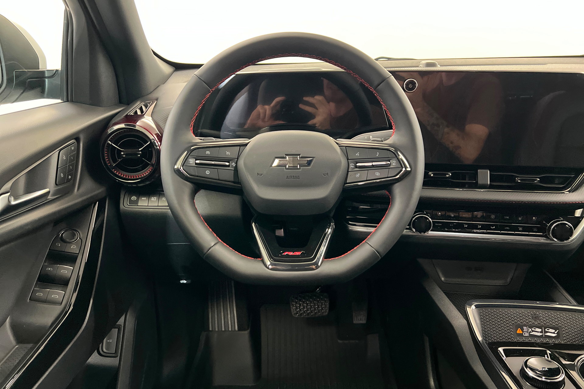 New 2027 Chevrolet Equinox RS w/ Safety and Technology Package AWD/4WD image 13