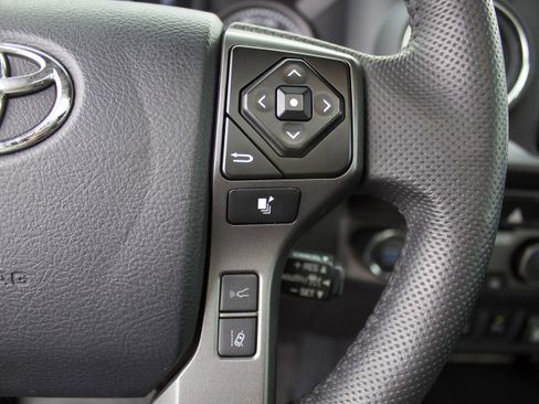 Used 2023 Toyota Tacoma TRD Off-Road w/ TRD Premium Off Road Package image 18