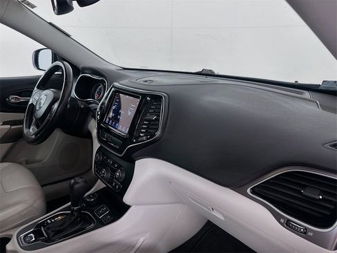 Used 2020 Jeep Cherokee Limited image 29