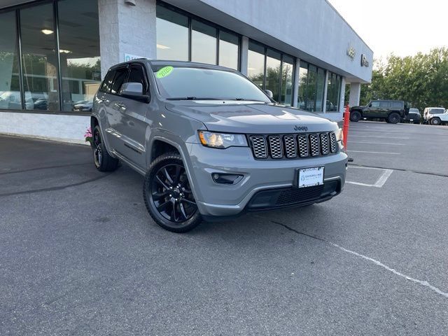 Used 2020 Jeep Grand Cherokee Altitude AWD/4WD image 3