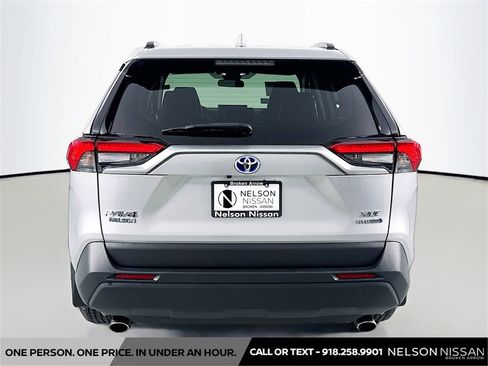 Used 2022 Toyota RAV4 XLE Premium image 6