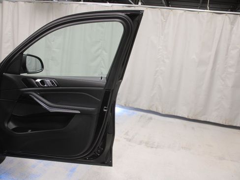 Used 2025 BMW X5 xDrive40i w/ Parking Assistance Package image 21