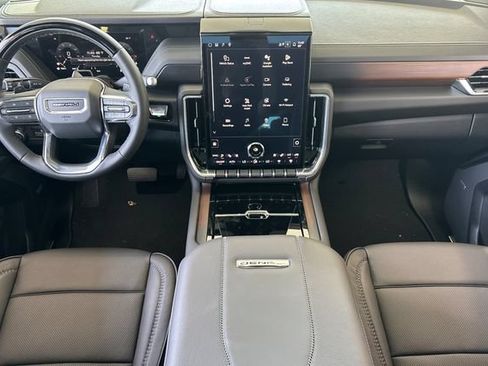 Used 2026 GMC Yukon XL Denali w/ Denali Reserve Package AWD/4WD image 13