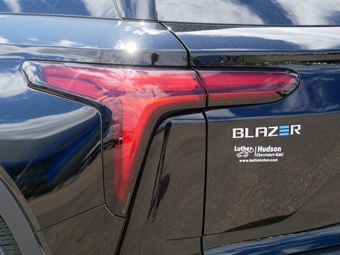 Used 2024 Chevrolet Blazer EV LT AWD/4WD image 17