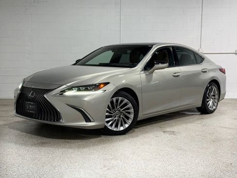 Used 2019 Lexus ES 350 Ultra Luxury w/ Accessory Package image 2