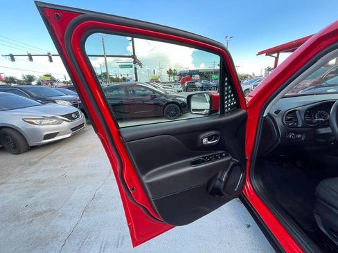 Used 2020 Jeep Renegade Altitude FWD image 9