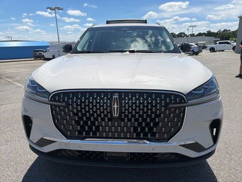 Used 2025 Lincoln Aviator Reserve w/ Equipment Group 201A AWD/4WD image 8