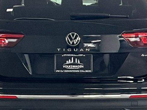 Used 2024 Volkswagen Tiguan SE w/ Panoramic Sunroof Package image 34