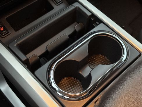 Used 2024 Nissan Titan SV w/ Accessory Utility Package image 31