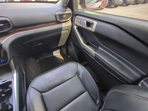 Used 2021 Ford Explorer Limited w/ Equipment Group 301A RWD image 16