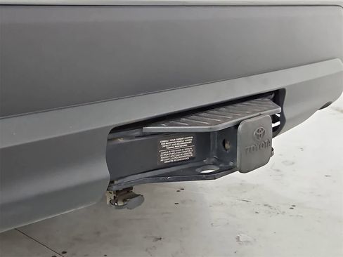 Used 2022 Toyota Highlander XLE image 37