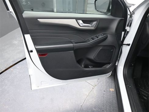 Used 2022 Ford Escape SEL image 17