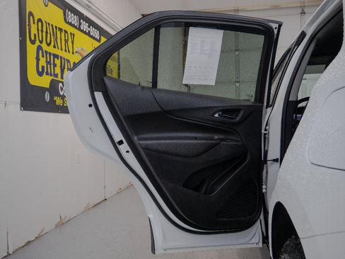 Used 2018 Chevrolet Equinox LT w/ Redline Edition image 12