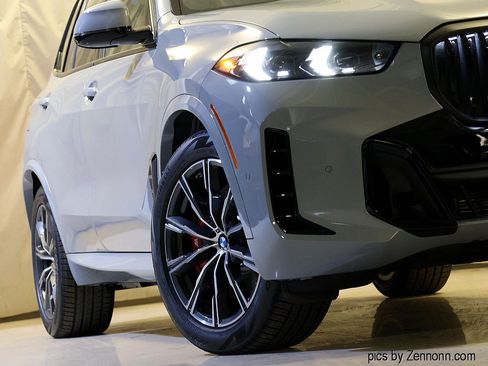 New 2026 BMW X5 xDrive50e w/ M Sport Package AWD/4WD image 4