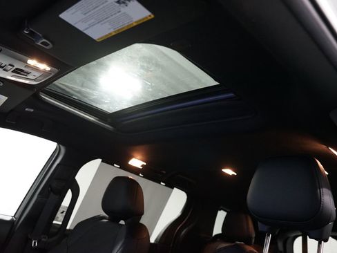 Used 2025 Toyota Sienna Limited image 35