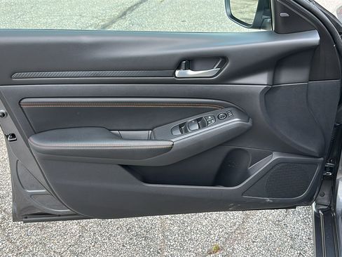 Used 2021 Nissan Altima 2.5 SR w/ SR Premium Package FWD image 14