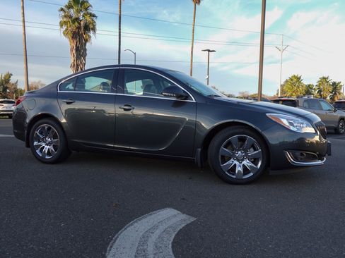 Used 2017 Buick Regal Premium w/ Driver Confidence Package #1 image 4