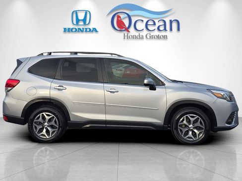 Used 2022 Subaru Forester Premium image 2