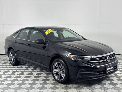 Used 2024 Volkswagen Jetta SE image 3