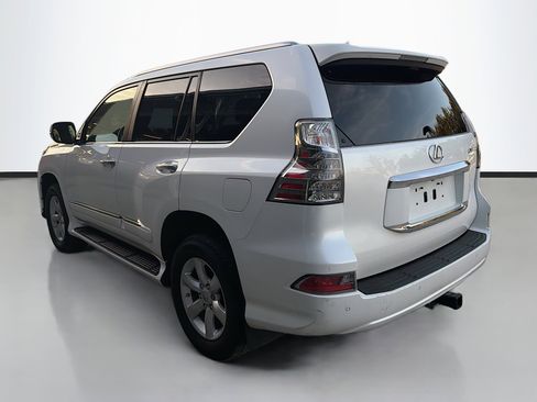 Used 2017 Lexus GX 460 image 3