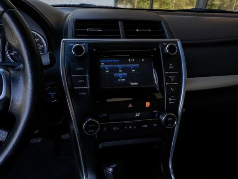 Used 2015 Toyota Camry SE FWD image 11