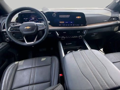 Used 2025 Chevrolet Tahoe High Country AWD/4WD image 31