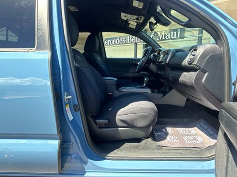 Used 2019 Toyota Tacoma TRD Off-Road AWD/4WD image 18